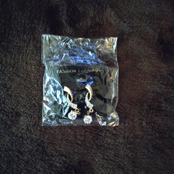 5 pairs of earrings - Picture 6 of 6